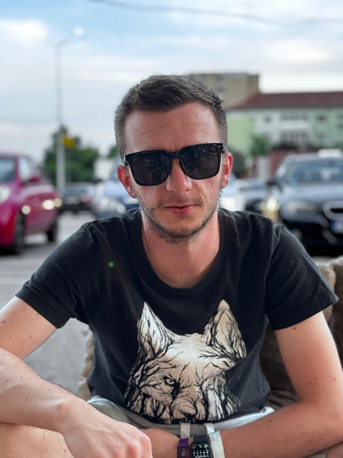 DJ