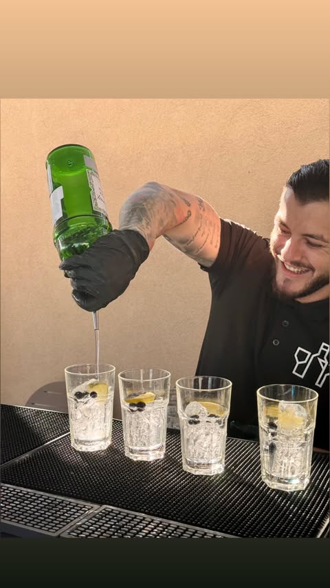 Alex Cocktail Bar - 4