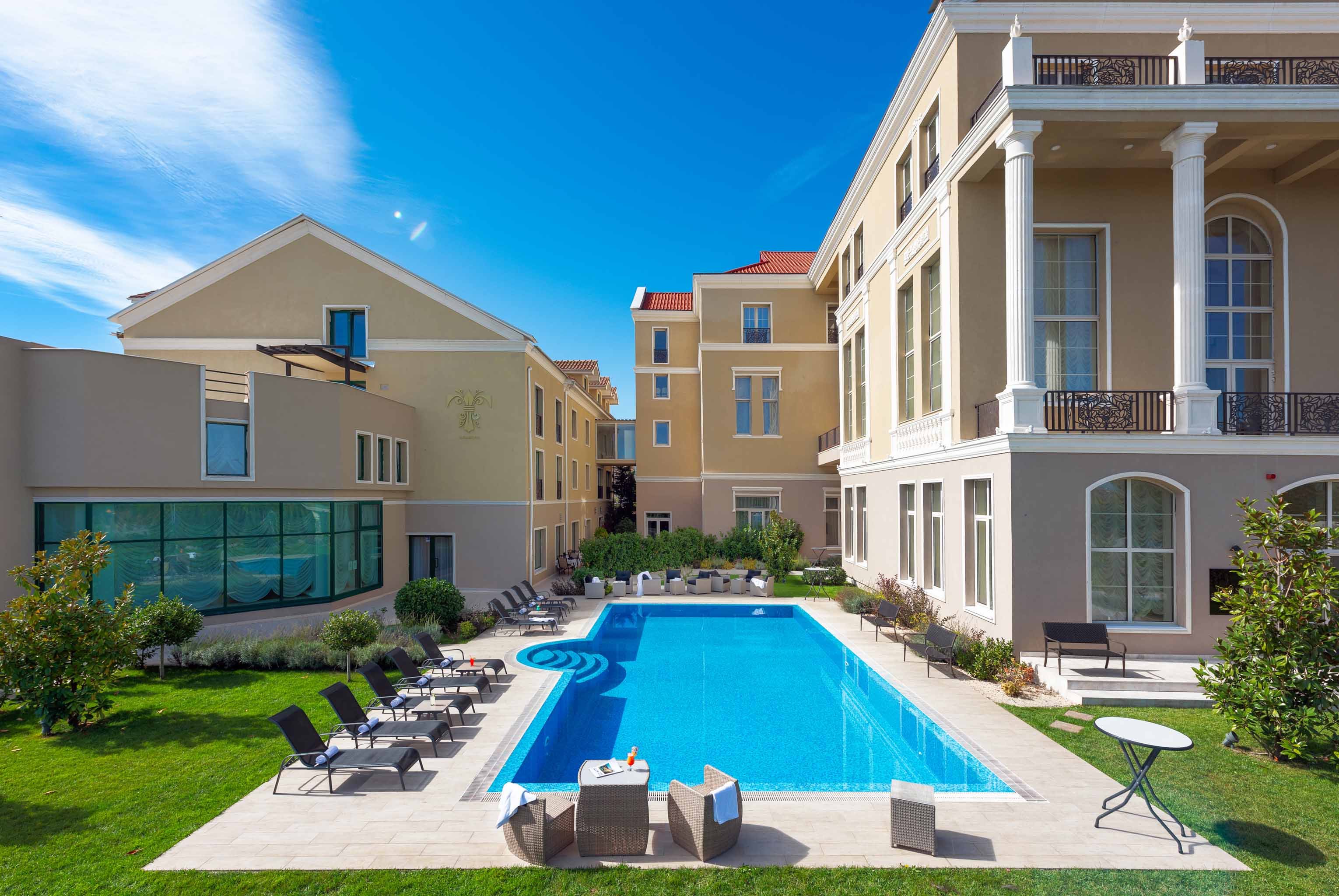 Tresor Le Palais Timisoara, Curio Collection by Hilton